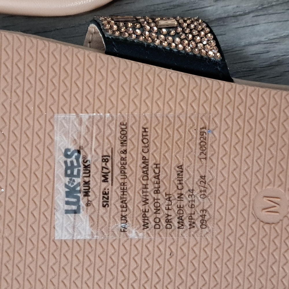 Brand new Sandals w/o tags - Picture 2 of 4